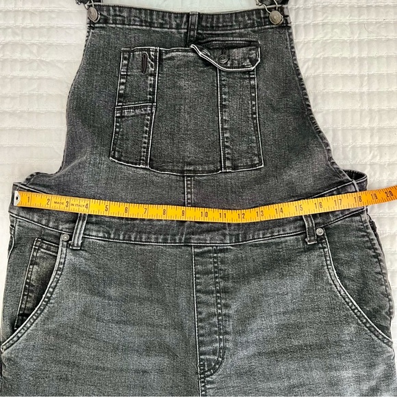 Free People We the Free Overalls Curvy fit Size 34 black raw hem - Picture 11 of 15
